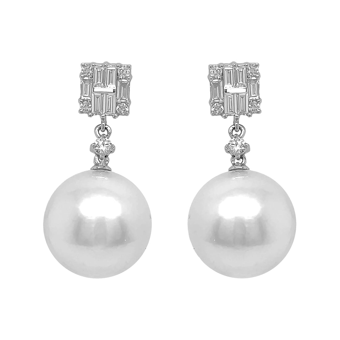 18kt White Gold Diamond and Pearl Earring