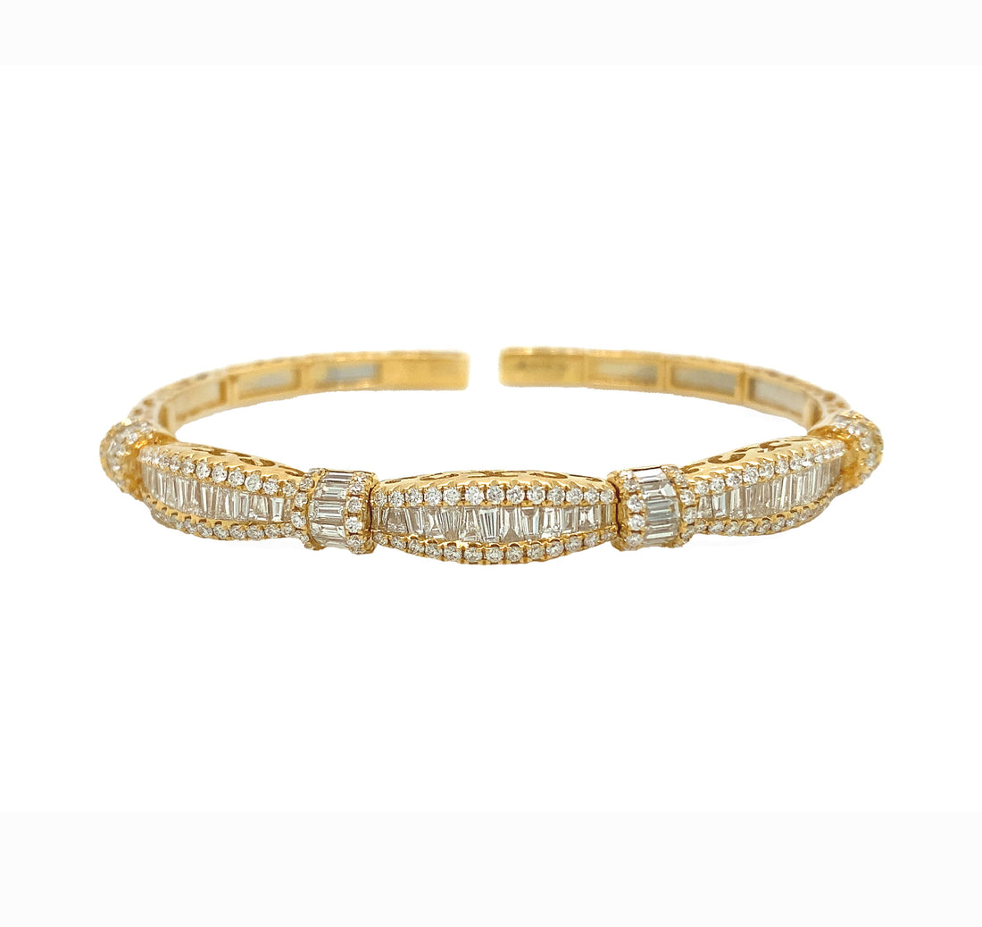 18kt Yellow Gold Diamond Bangle
