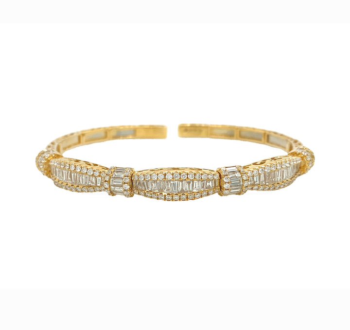 18kt Yellow Gold Diamond Bangle