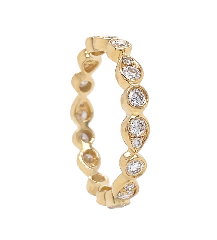 18kt Yellow Gold Diamond Band