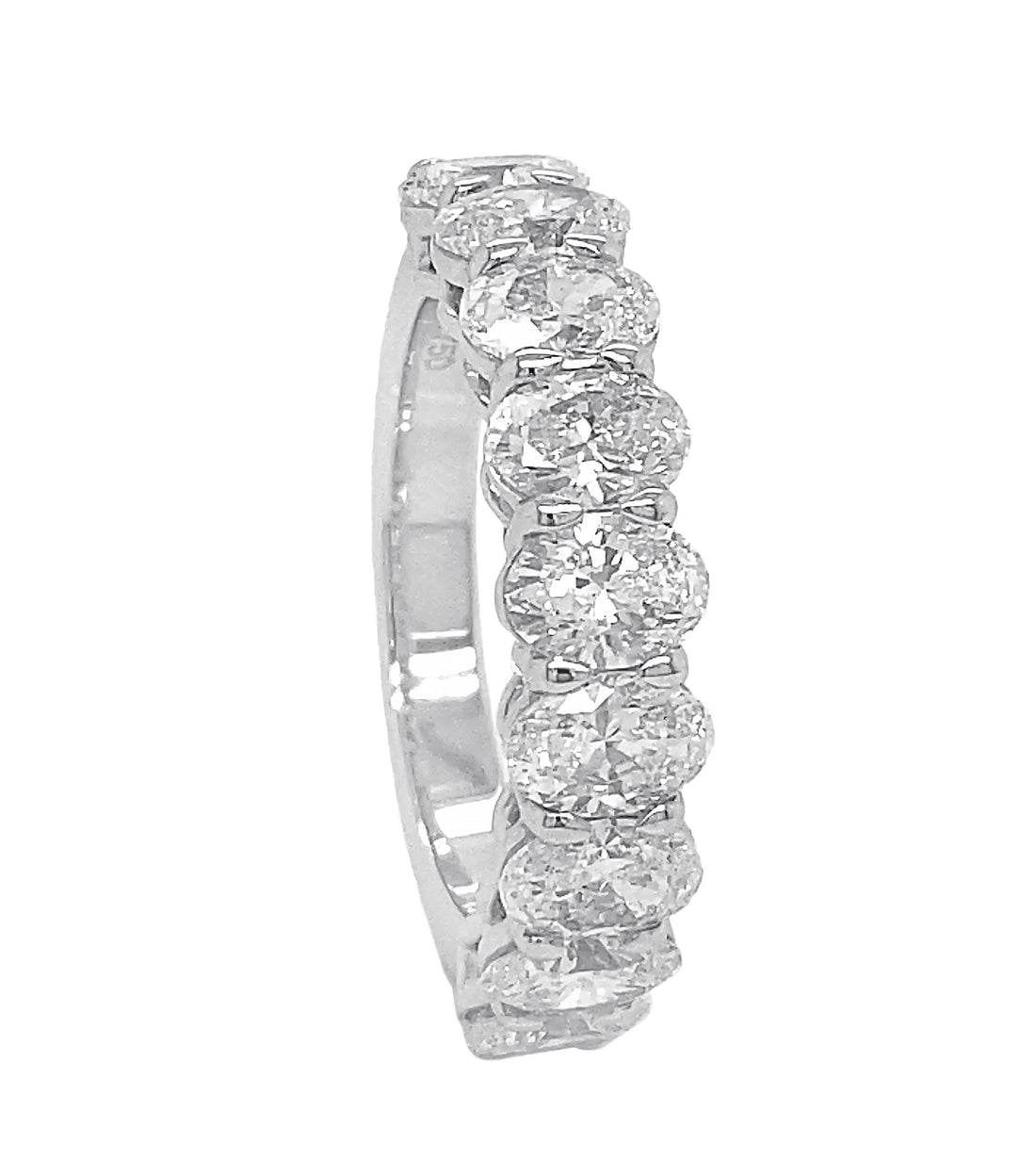 18kt White Gold Diamond Band