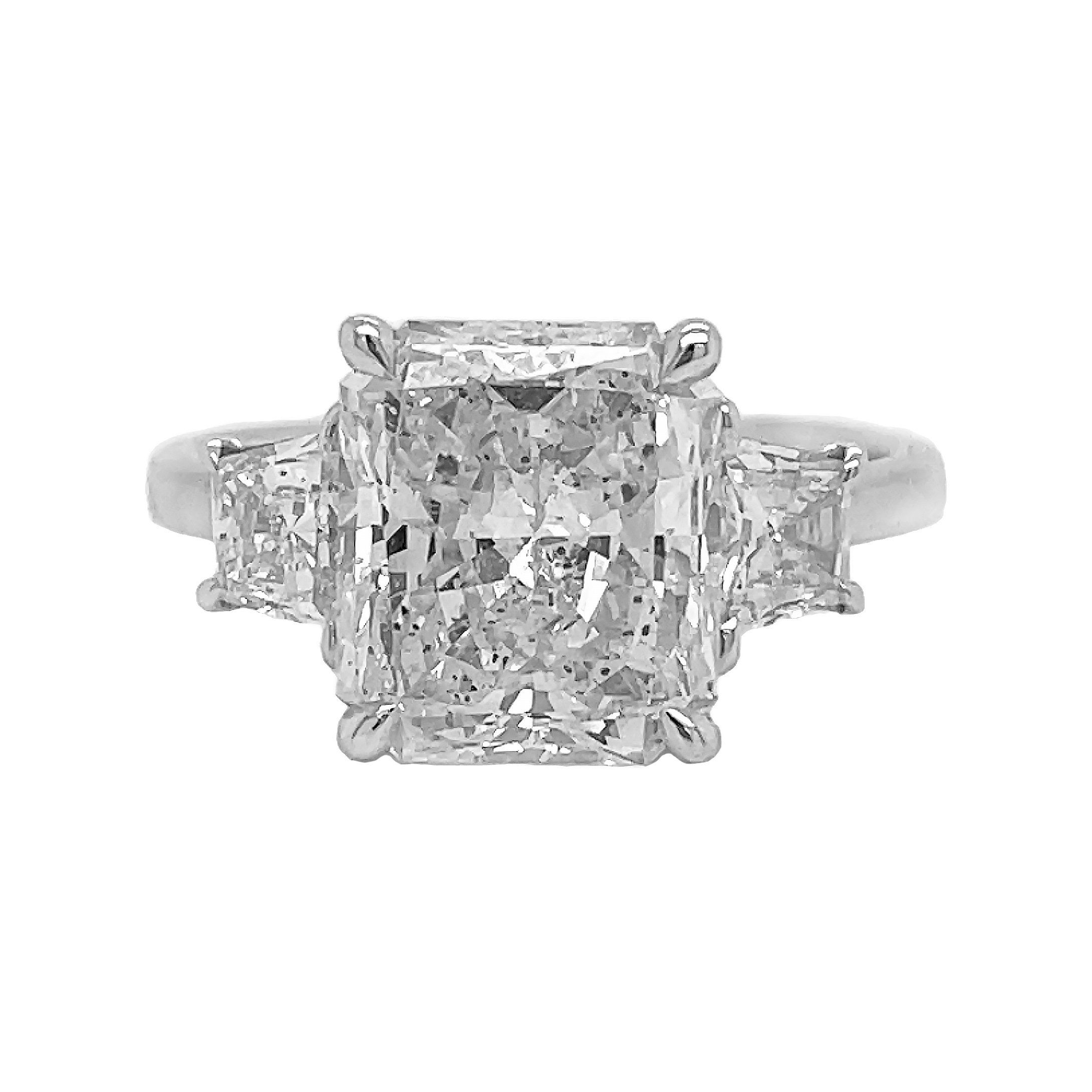 18kt White Gold Diamond Ring