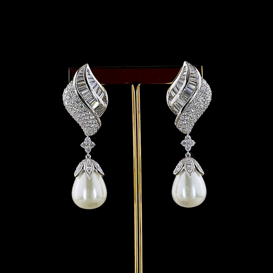 14kt White Gold Lab Diamond And Pearl Earring