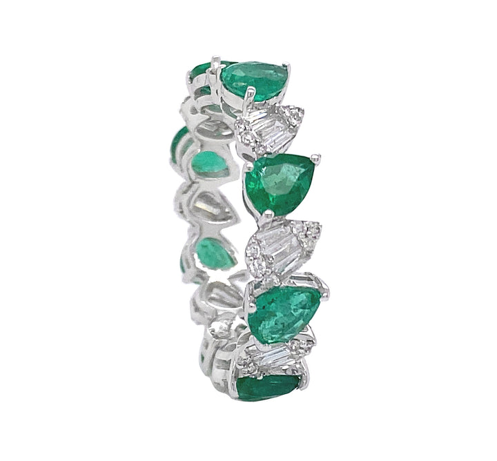 18kt White Gold Diamond and Emerald Band