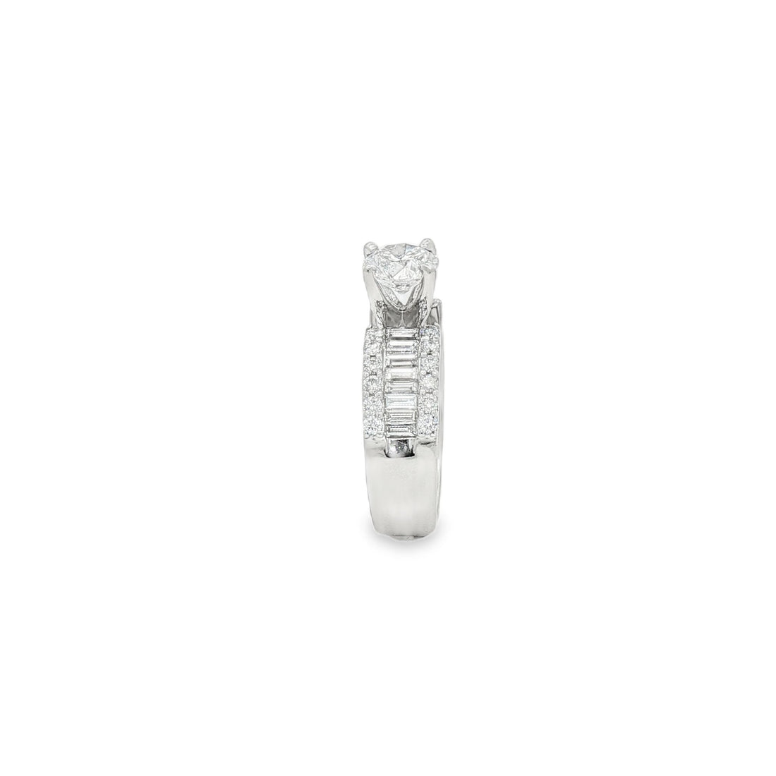 18kt White Gold Diamond Ring