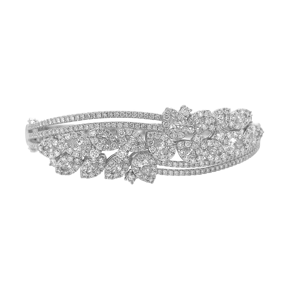 18kt White Gold Diamond Bangle