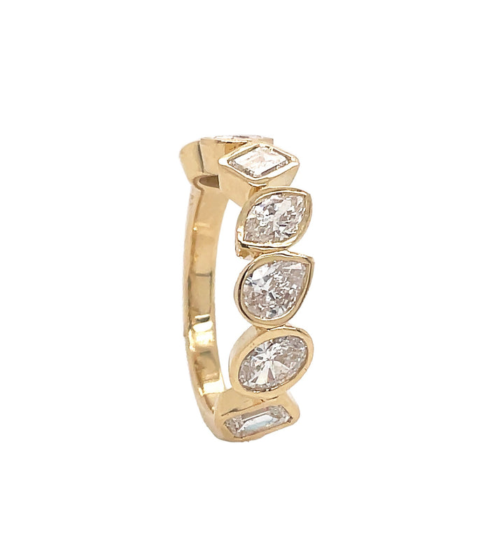 18kt Yellow Gold Diamond Band