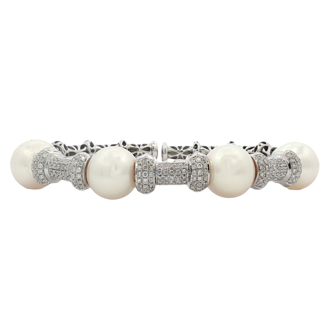18kt White Gold Diamond And Pearl Bangle