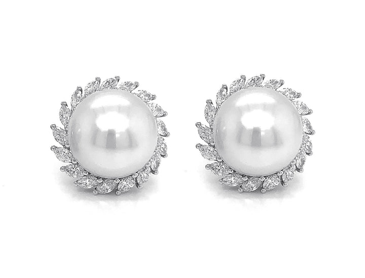18kt White Gold Diamond And Pearl Earrings
