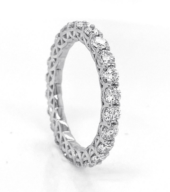 18kt White Gold Diamond Band