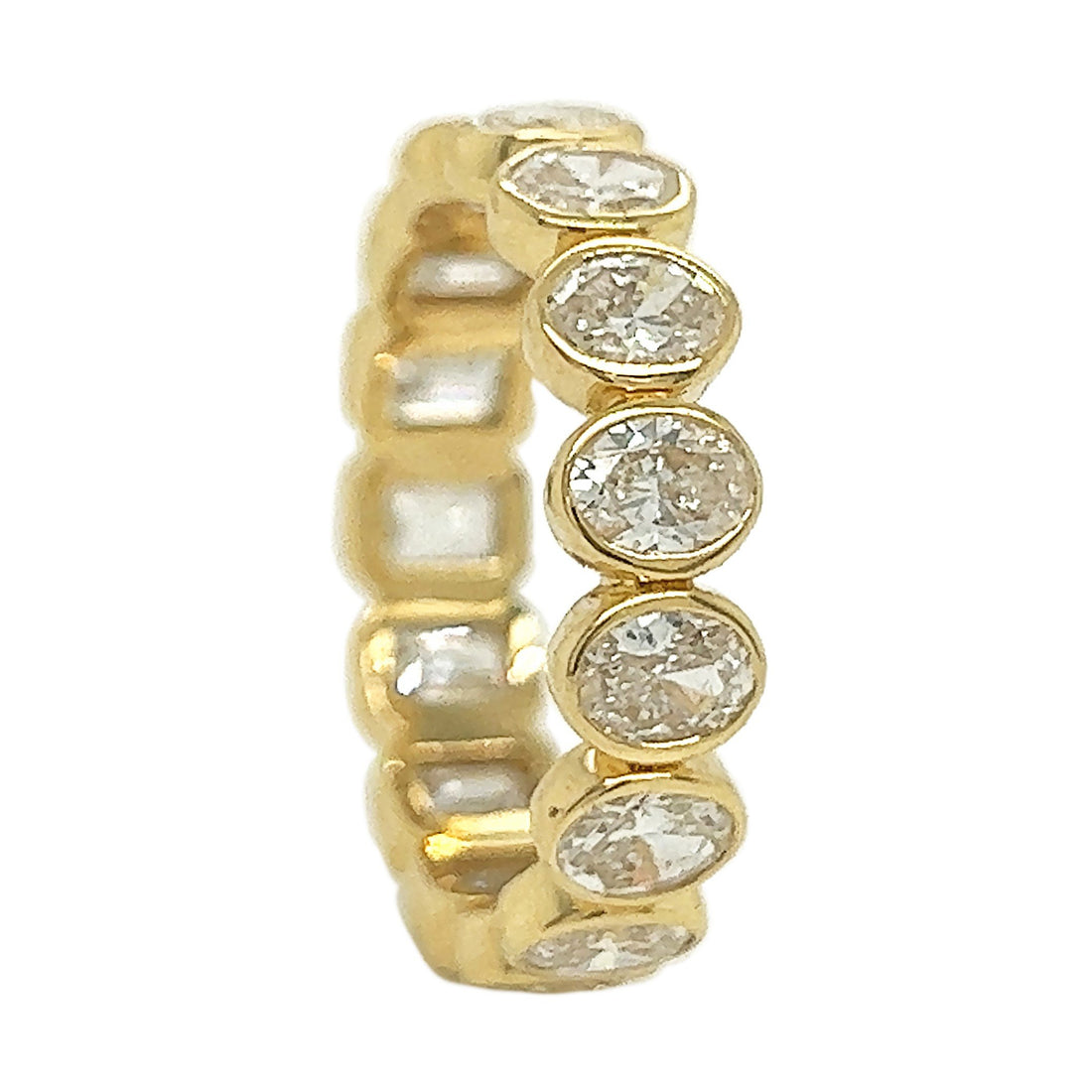 18kt Yellow Gold Diamond Band