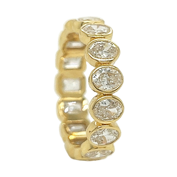 18kt Yellow Gold Diamond Band