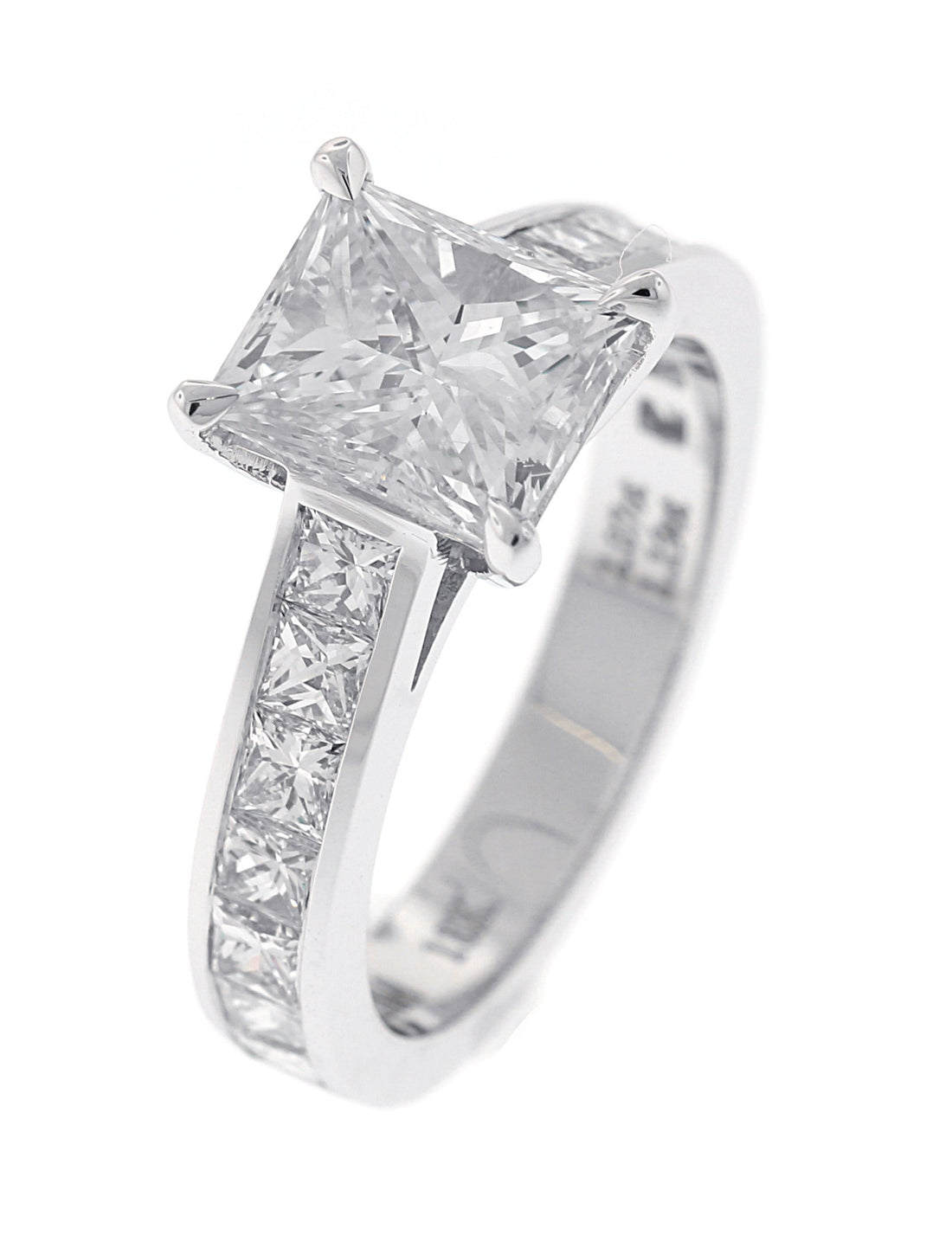 18kt White Gold Diamond Ring