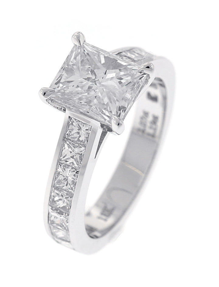 18kt White Gold Diamond Ring