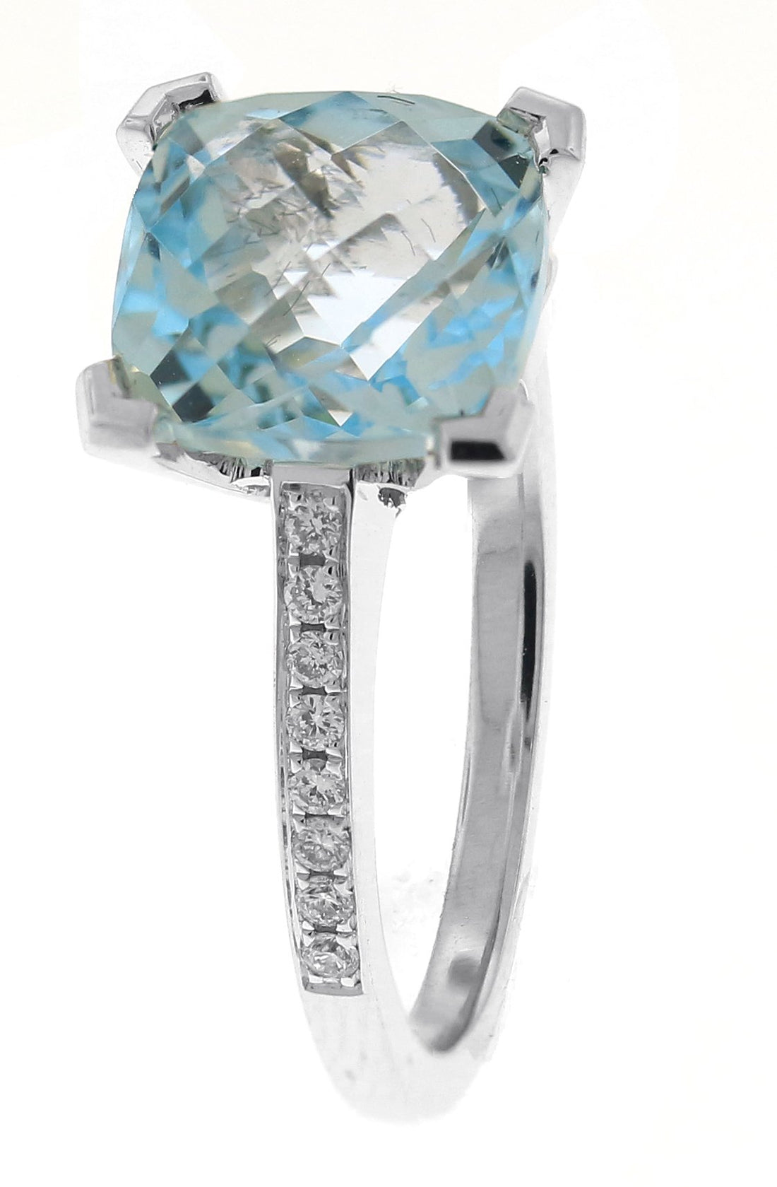 18kt White Gold Diamond And Topaz Ring