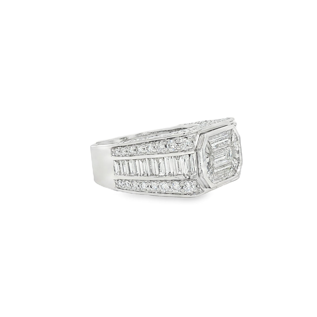 18kt White Gold Diamond Ring