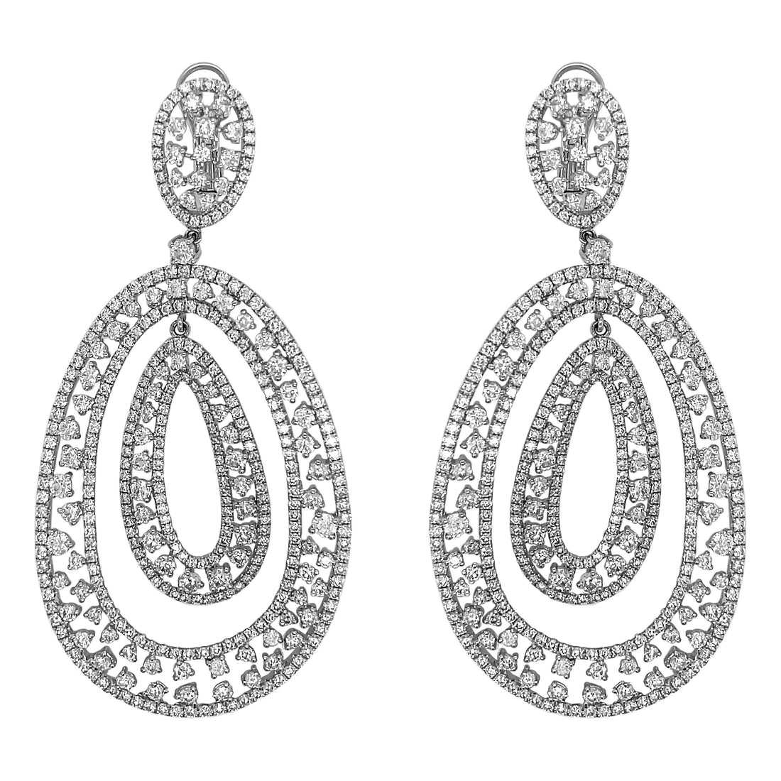 18kt White Gold Diamond Dangling Earrings.
