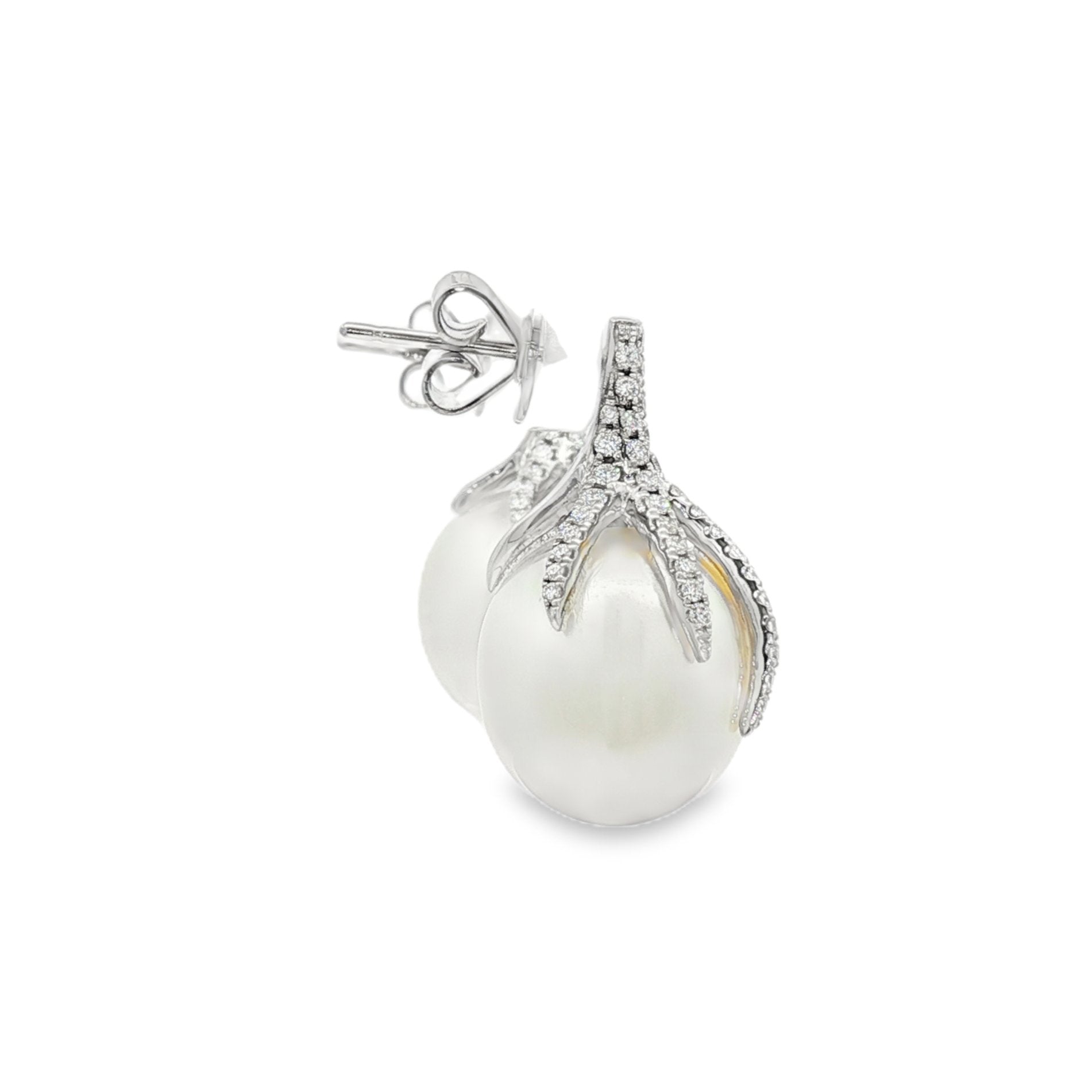 18kt White Gold Diamond And Pearl Earrings