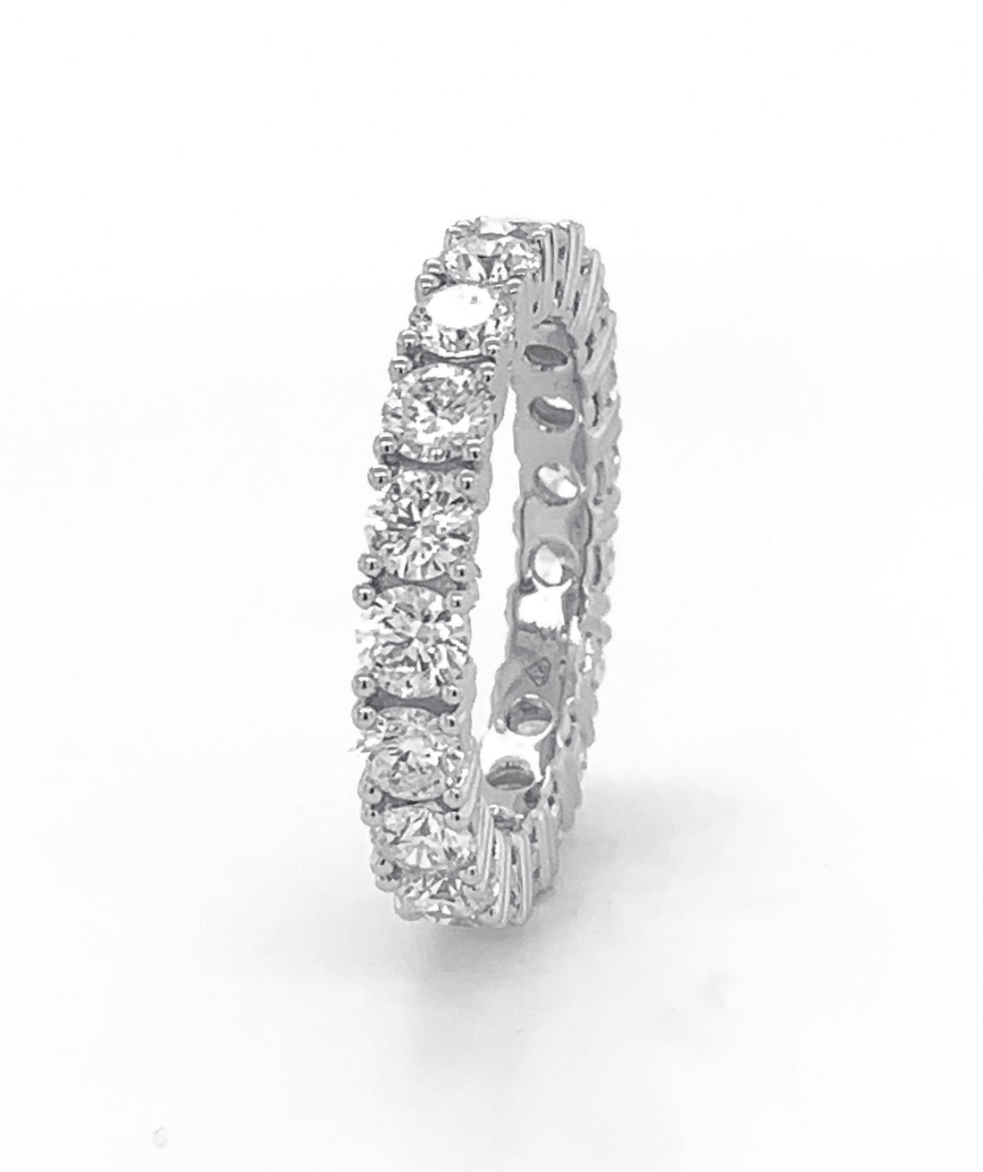 18kt White Gold Diamond Eternity Band