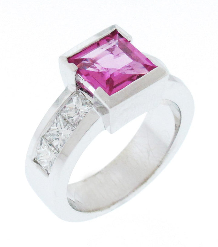 14kt White gold Pink Sapphire Ring