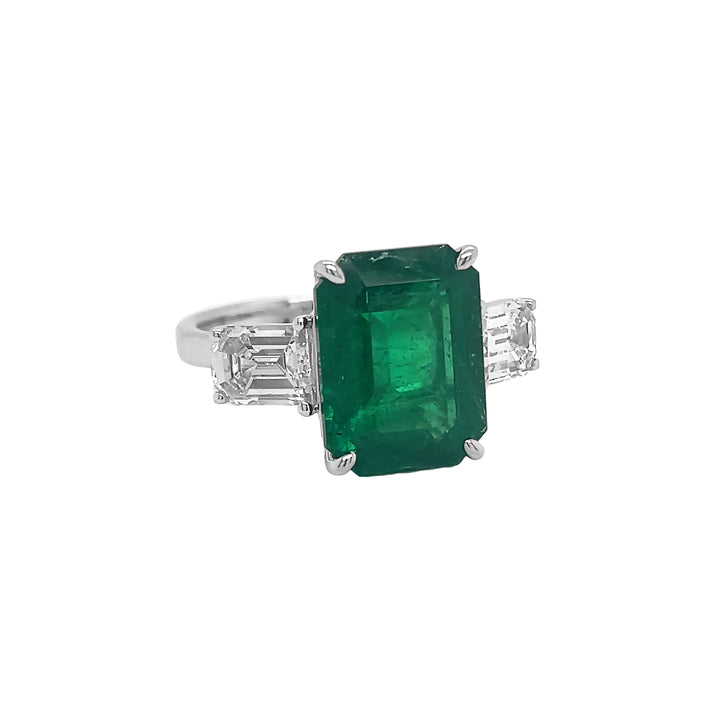 18kt White Gold Diamond and Green Emerald Ring