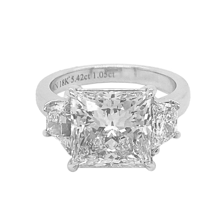 18kt White Gold Diamond Ring