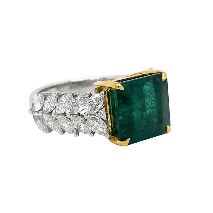 18Kt White and Yellow Gold Diamond and Green Emerald Ring