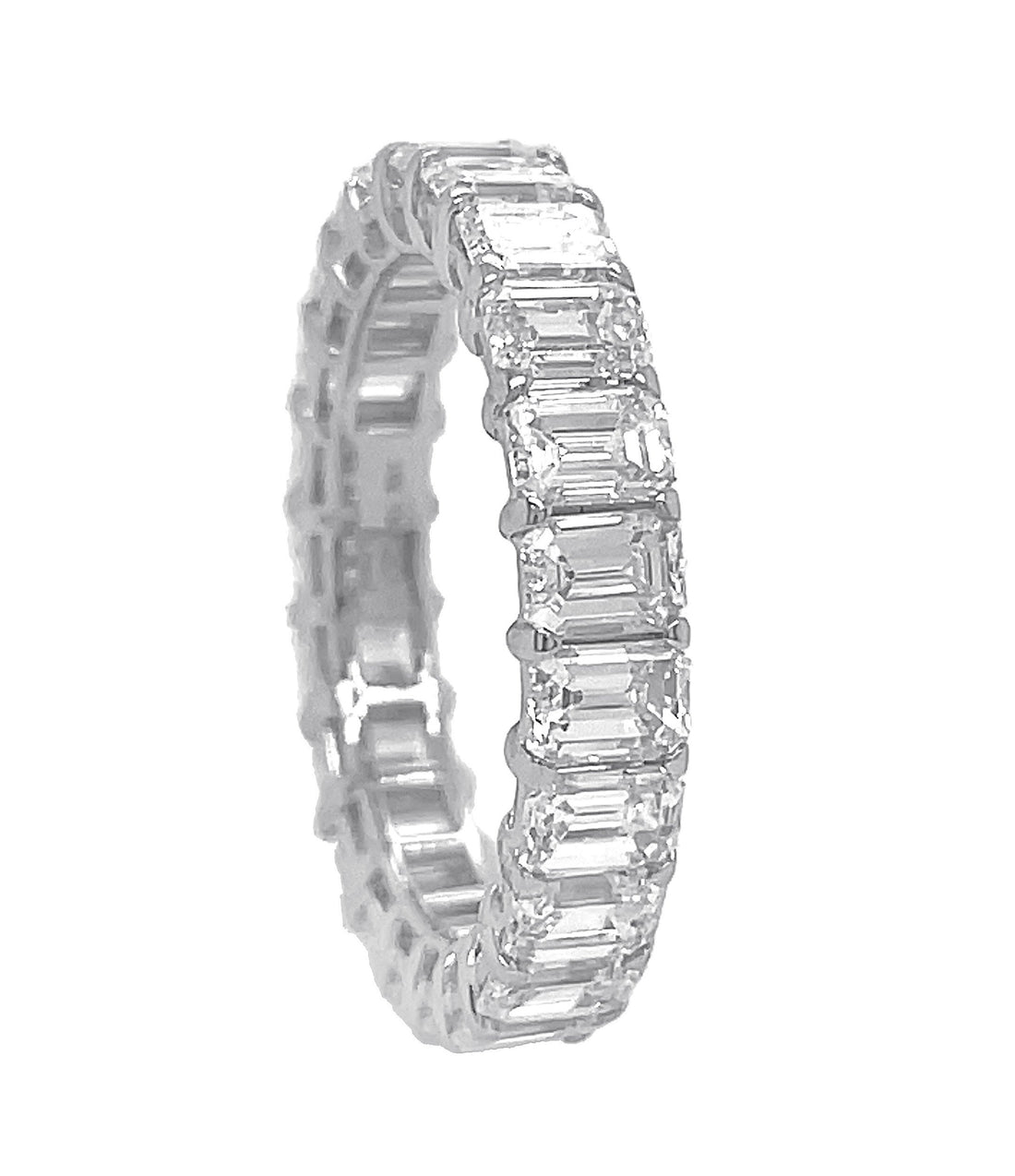18kt White Gold Diamond Band