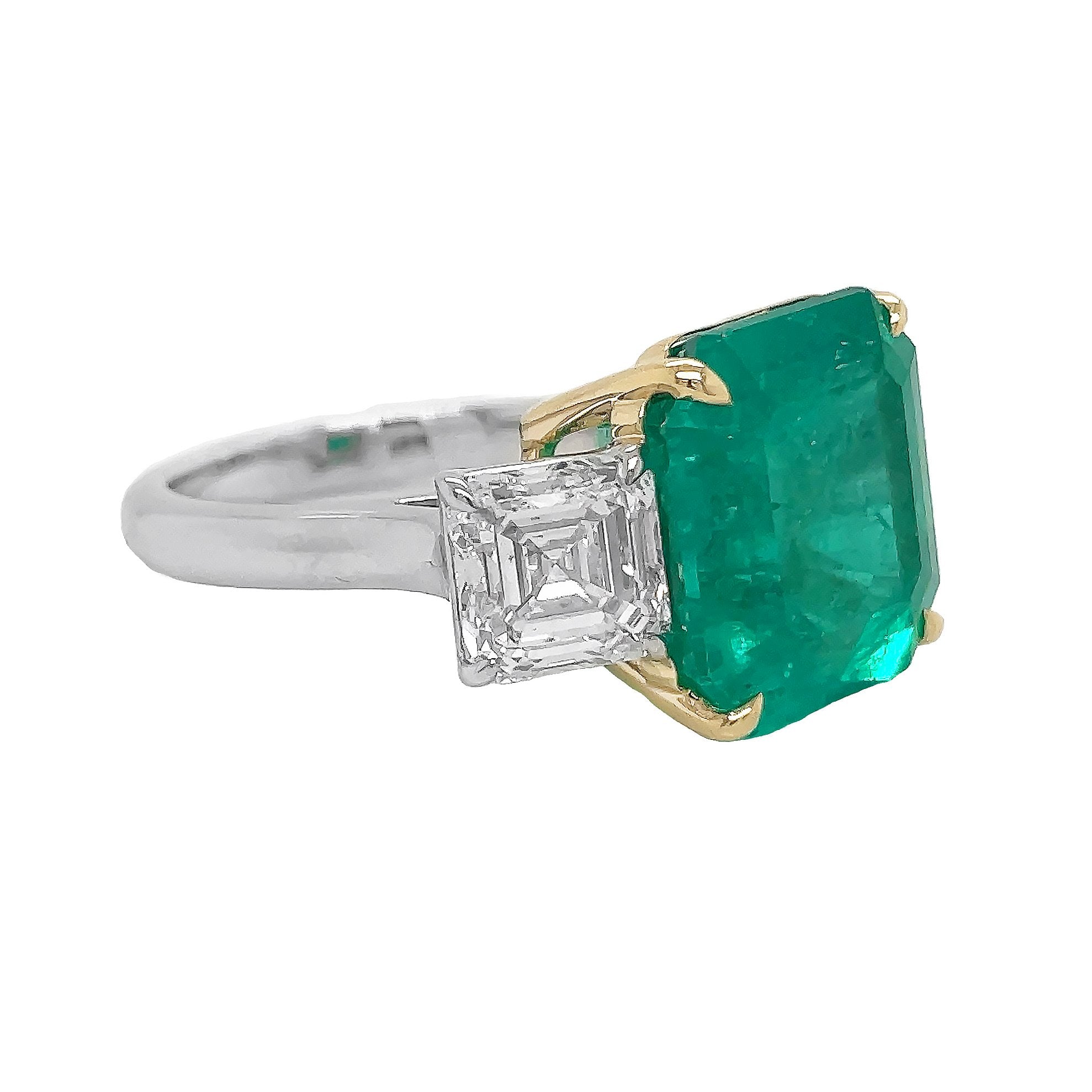 18kt White Gold Emerald And Diamond Ring