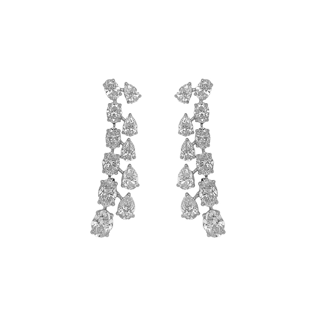 18kt White Gold Diamond Dangling Earrings