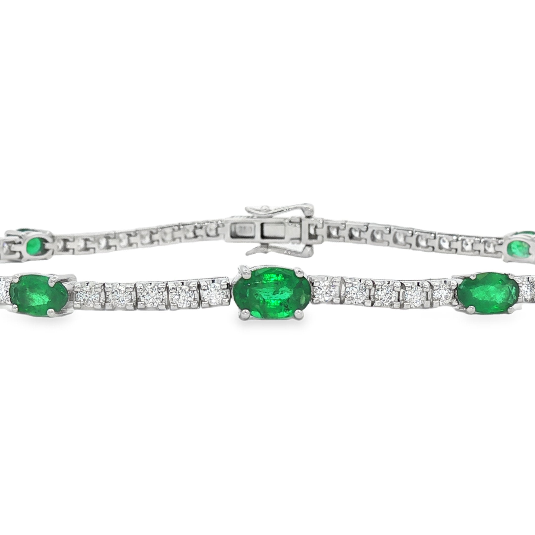 18kt White Gold Diamond And Green Emerald Tennis Bracelet