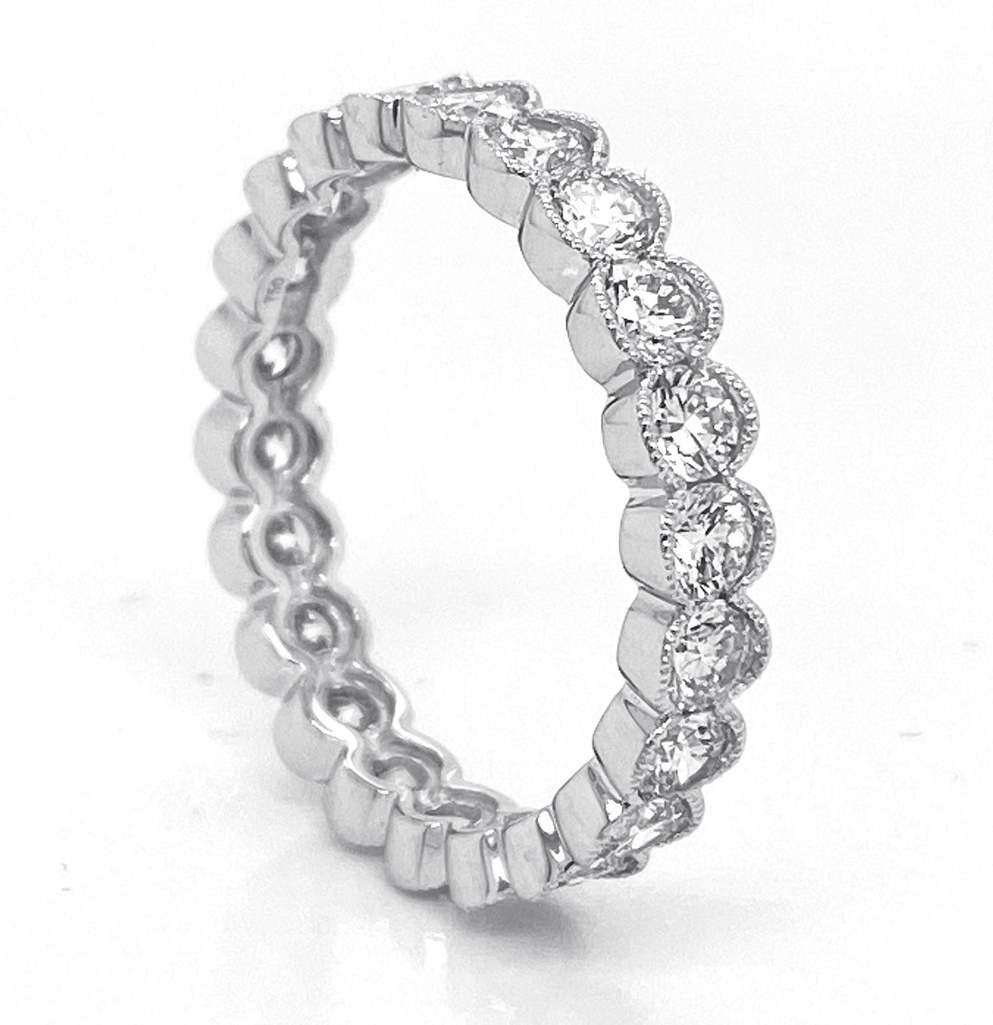 18kt White Gold Diamond Band