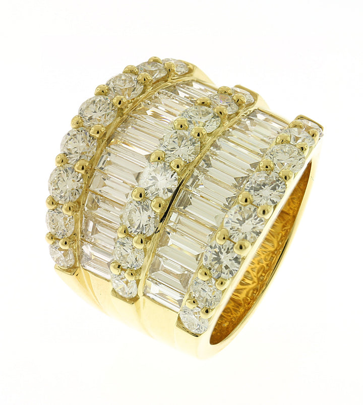 18kt Yellow Gold Diamond Band