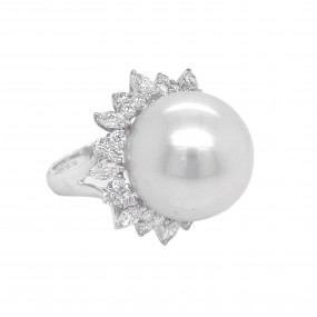 18kt White Gold Diamond and Pearl Ring
