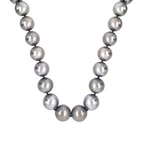 18kt White Gold Diamond And Pearl Necklace